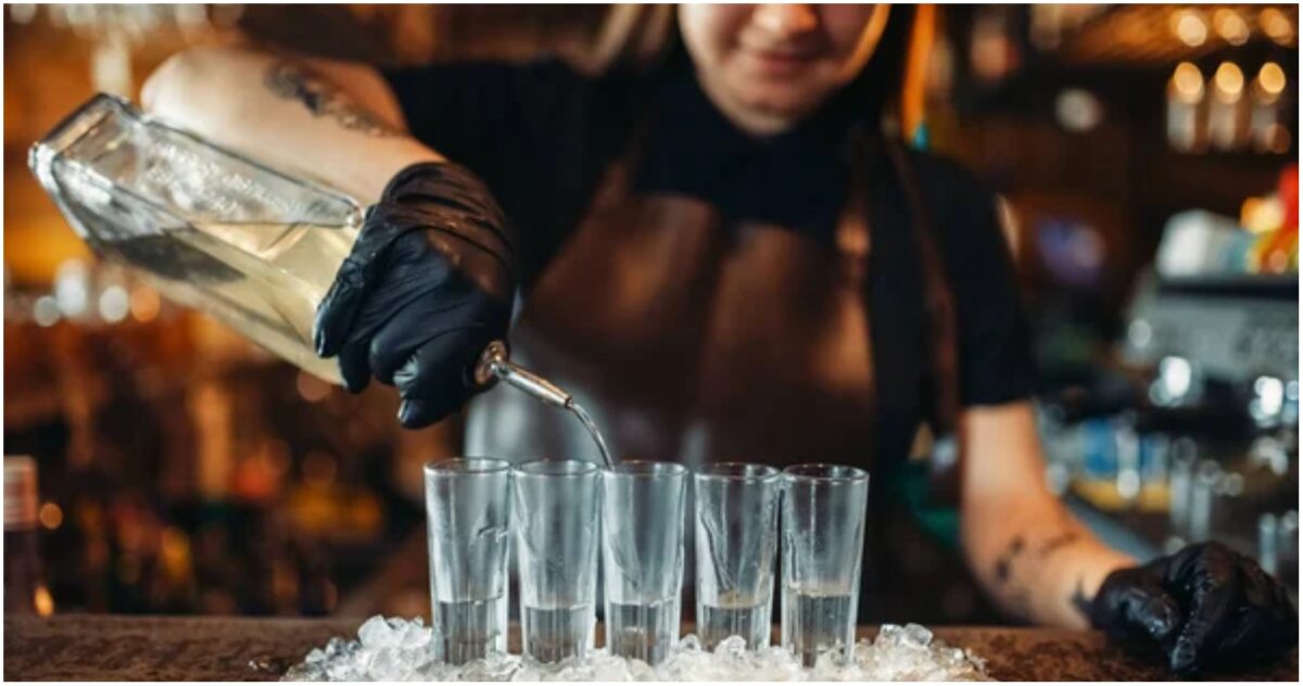 Barwomen ζητούνται από bar restaurant για άμεση πρόσληψη