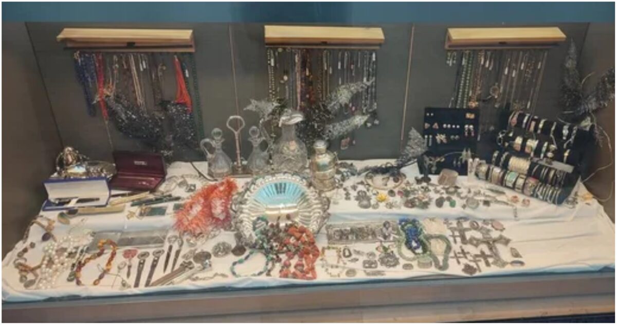 Πωλήτρια πλήρους απασχόλησης ζητείται από κατάστημα με χειροποίητα κοσμήματα
