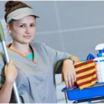 Καθαριστής ή καθαρίστρια ζητείται από ξενοδοχείο για σταθερή εργασία
