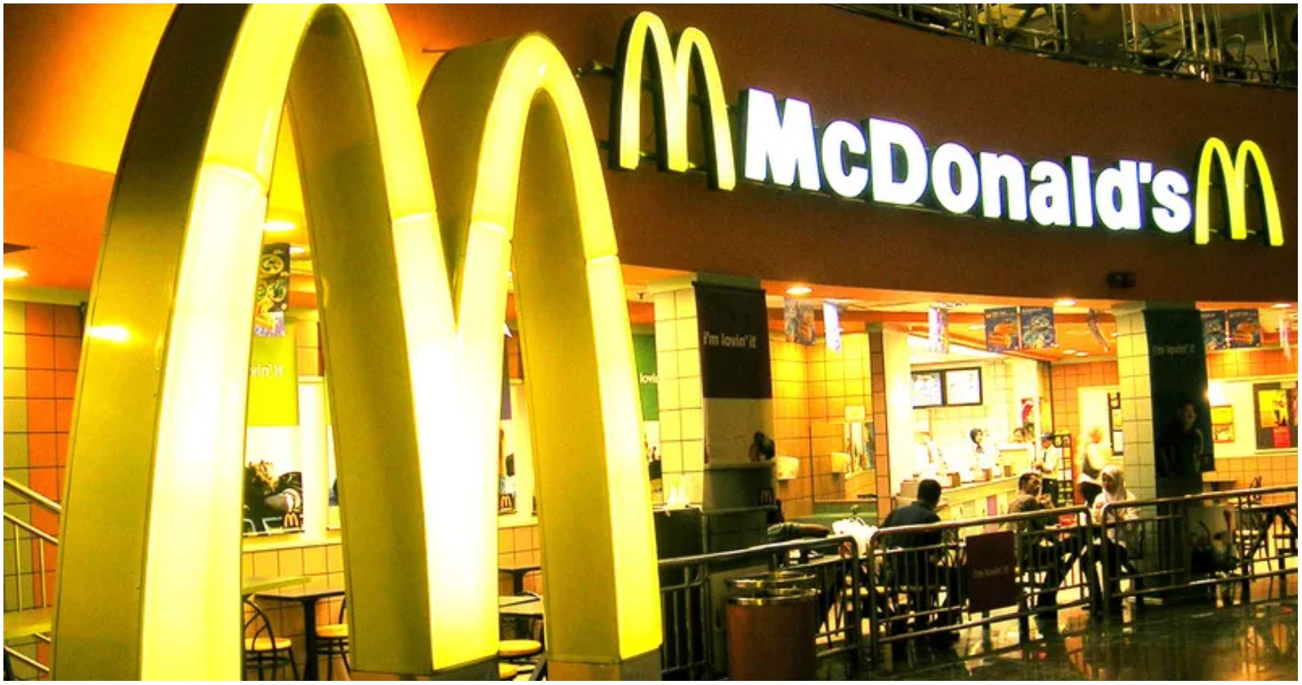 Τα McDonald's αναζητούν προσωπικό σε διάφορες περιοχές της Ελλάδας