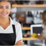 Εστιατόριο αναζητά σερβιτόρο ή σερβιτόρα για πλήρη απασχόληση