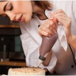 Ζαχαροπλαστείο αναζητά βοηθό ζαχαροπλάστη για τρεις μέρες την εβδομάδα