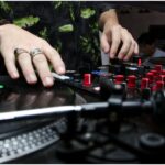 DJ ελληνικής μουσικής ζητείται για βραδινή απασχόληση σε εστιατόριο