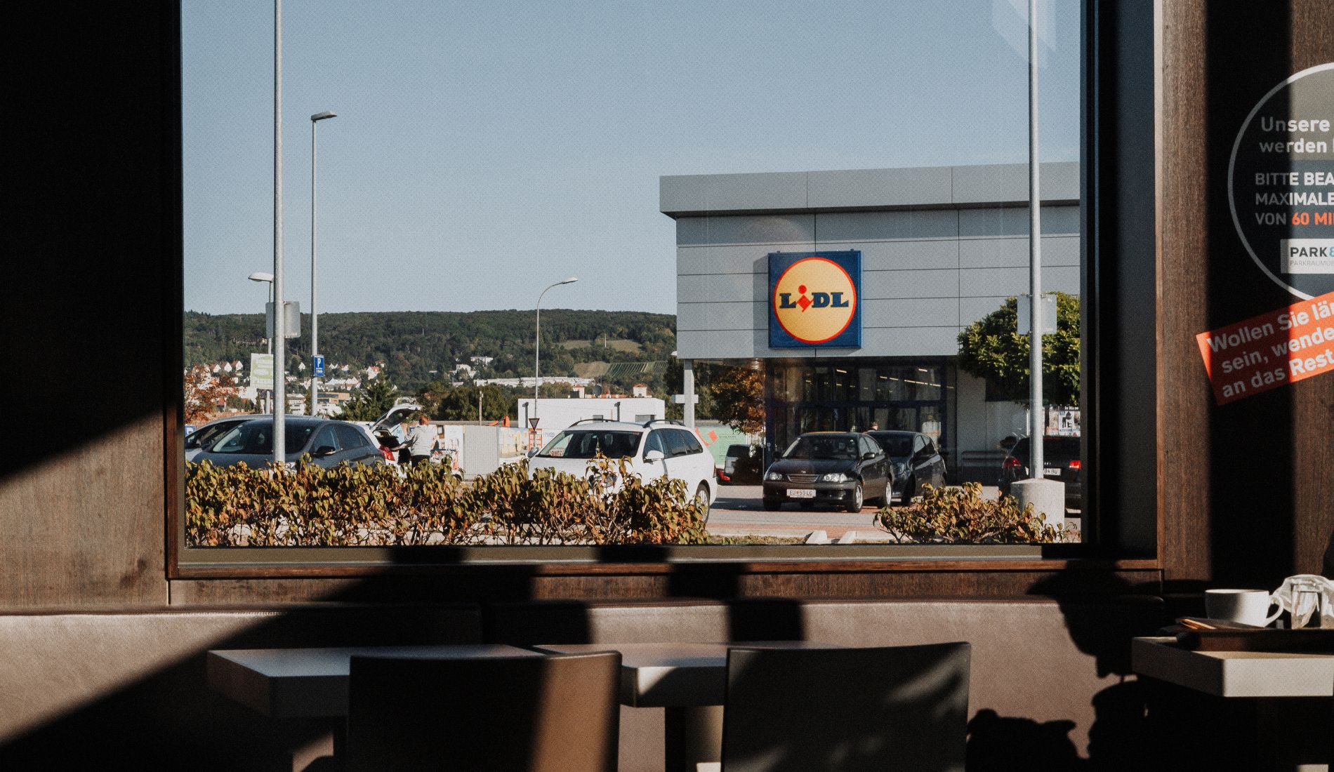 Τα Lidl ζητούν υπαλλήλους τοποθέτησης προϊόντων, καθαρίστριες, υπαλλήλους γραφείου κ.α.