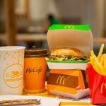 Τα McDonald’s ζητούν προσωπικό εστιατορίου για τα καταστήματά τους σε διάφορες πόλεις