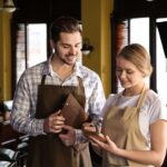 Σερβιτόροι & σερβιτόρες ζητούνται από κατάστημα εστίασης