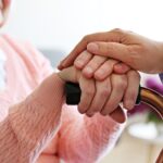 Άτομα ζητούνται για υποστήριξη ηλικιωμένων (μερική ή πλήρης απασχόληση)