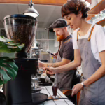 Mini-market με καφέ αναζητά δύο υπαλλήλους (baristas)