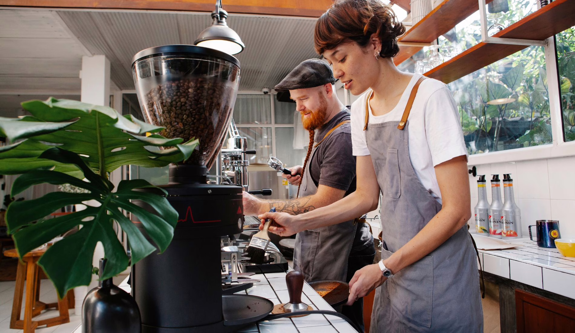 Mini-market με καφέ αναζητά δύο υπαλλήλους (baristas)