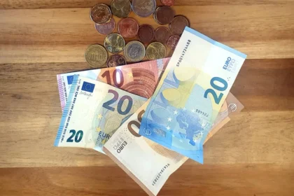 Συντάξεις Ιουνίου 2025: Τι ώρα μπαίνουν τα χρήματα στο ΑΤΜ