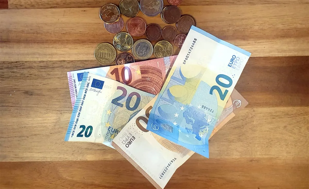 Συντάξεις Ιουνίου 2025: Τι ώρα μπαίνουν τα χρήματα στο ΑΤΜ