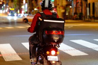 Από κατάστημα καφέ ζητείται διανομέας για πρωινή ή απογευματινή απασχόληση