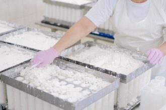 Υπάλληλος παραγωγής ζητείται από εταιρεία γαλακτοκομικών προϊόντων