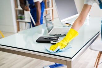 Καθαρίστρια ζητείται από γραφείο για μια ημέρα την εβδομάδα
