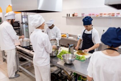 Τσιπουράδικο αναζητά βοηθό κουζίνας/λάντζας για μερική απασχόληση