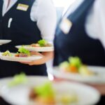 Εστιατόριο beach bar αναζητά σερβιτόρους & σερβιτόρες για την καλοκαιρινή σεζόν