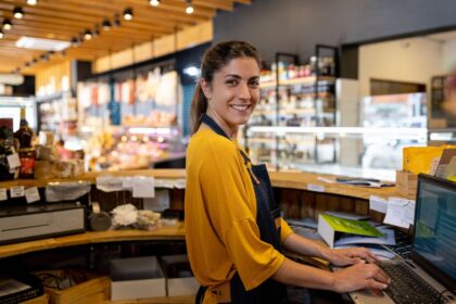 Υπάλληλοι ταμείων & γενικών καθηκόντων ζητούνται από delicatessen
