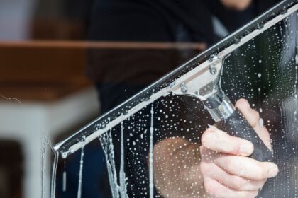 Υπάλληλος ζητείται από κινητό συνεργείο κυρίως για υαλοκαθαρισμούς