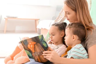 Babysitter ζητείται για φροντίδα & απασχόληση δύο παιδιών τρεις μέρες/εβδομάδα