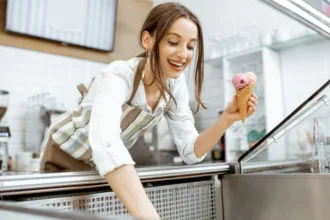 Ζητείται πωλήτρια ή πωλητής από gelateria για πλήρη απασχόληση