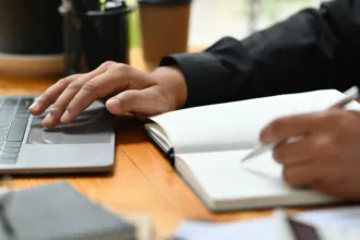 Ζητείται υπάλληλος από γραφείο τελετών για πλήρη ή μερική απασχόληση
