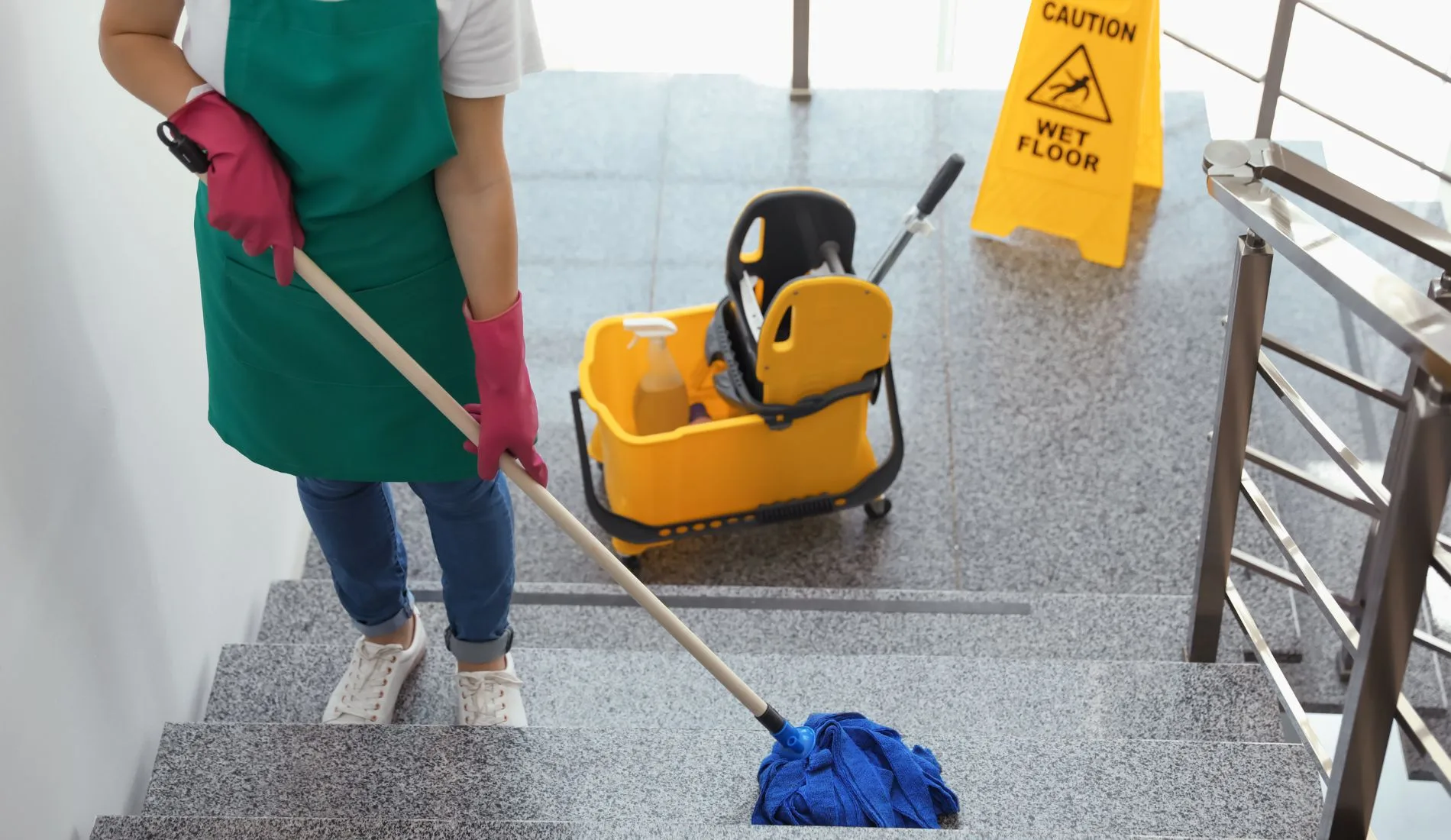 Υπάλληλος καθαριότητας ζητείται από συνεργείο καθαρισμού