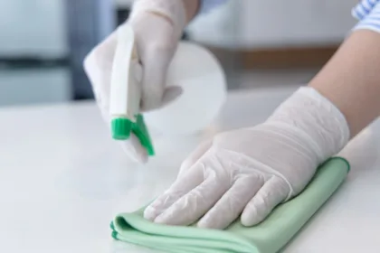 Καθαρίστρια ζητείται από γυράδικο για μερική απασχόληση