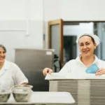Ψητοπωλείο αναζητά βοηθούς κουζίνας για πλήρη ή μερική απασχόληση