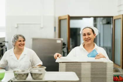 Ψητοπωλείο αναζητά βοηθούς κουζίνας για πλήρη ή μερική απασχόληση