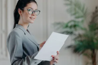 Βοηθός συμβολαιογράφου ζητείται από συμβολαιογραφείο