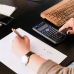 Τι αλλάζει στο τέλος Επιτηδεύματος: Ποιους αφορά