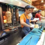 Τυλιχτής ή τυλίχτρια ζητείται από γνωστό ψητοπωλείο για πενθήμερη απασχόληση
