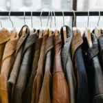 Πωλήτρια ζητείται από γνωστό κατάστημα δερμάτινων ενδυμάτων