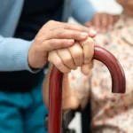 Γηροκόμος ζητείται για φροντίδα μερικώς αυτοεξυπηρετούμενης ηλικιωμένης κυρίας