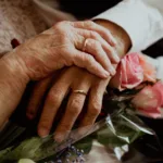Γυναίκα ζητείται για τη φροντίδα ηλικιωμένου ζευγαριού δυο μέρες την εβδομάδα