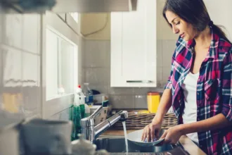 Λαντζιέρηδες/λαντζιέρες πλήρους απασχόλησης ζητούνται από κουζίνα