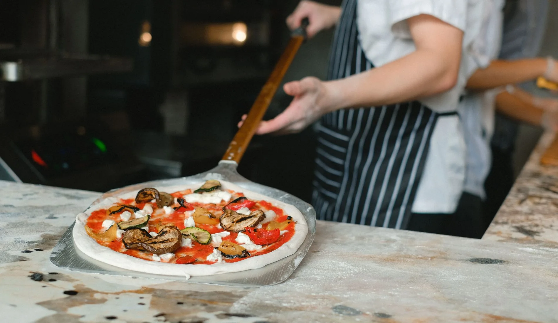 Πιτσαδόρος/ψήστης ζητείται από κατάστημα Pizza - Grill