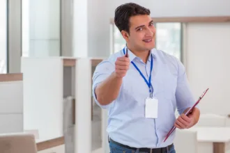 Ζητείται υπάλληλος καταστήματος με άδεια οδήγησης για δίκυκλο
