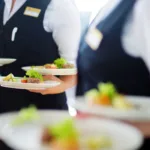 Ζητείται σερβιτόρος ή σερβιτόρα για απασχόληση τα Σαββατοκύριακα