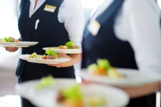 Ζητείται σερβιτόρος ή σερβιτόρα για απασχόληση τα Σαββατοκύριακα