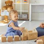Οικογένεια με δύο παιδιά αναζητά babysitter για φροντίδα βρέφους