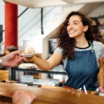 Υπάλληλοι barista-buffet ζητούνται από καφέ bar