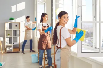 Ζητούνται καθαρίστριες για δίωρη απασχόληση σε κατάστημα ένδυσης