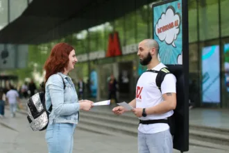 Διανομέας φυλλαδίων ζητείται για τετράωρη απασχόληση
