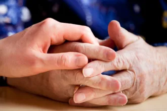 Ζητείται ζευγάρι για φροντίδα κυρίου με κινητικά προβλήματα
