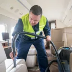 Υπάλληλοι καθαρισμού αεροσκαφών ζητούνται για πενθήμερη απασχόληση