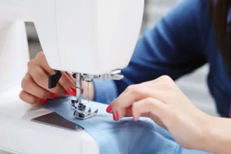 Κοπτοράπτρια/γαζώτρια ζητείται από βιοτεχνία φασόν για μακό & φούτερ