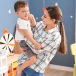 Νταντά ζητείται για τη δημιουργική απασχόληση παιδιού
