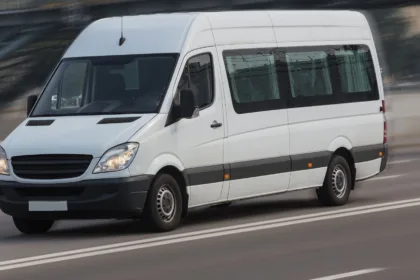 Oδηγός mini bus ζητείται από τουριστικό γραφείο