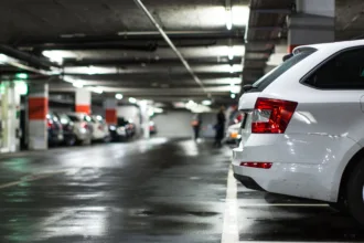 Ζητείται ταμίας για πλήρη ή μερική απασχόληση σε κλειστό χώρο στάθμευσης